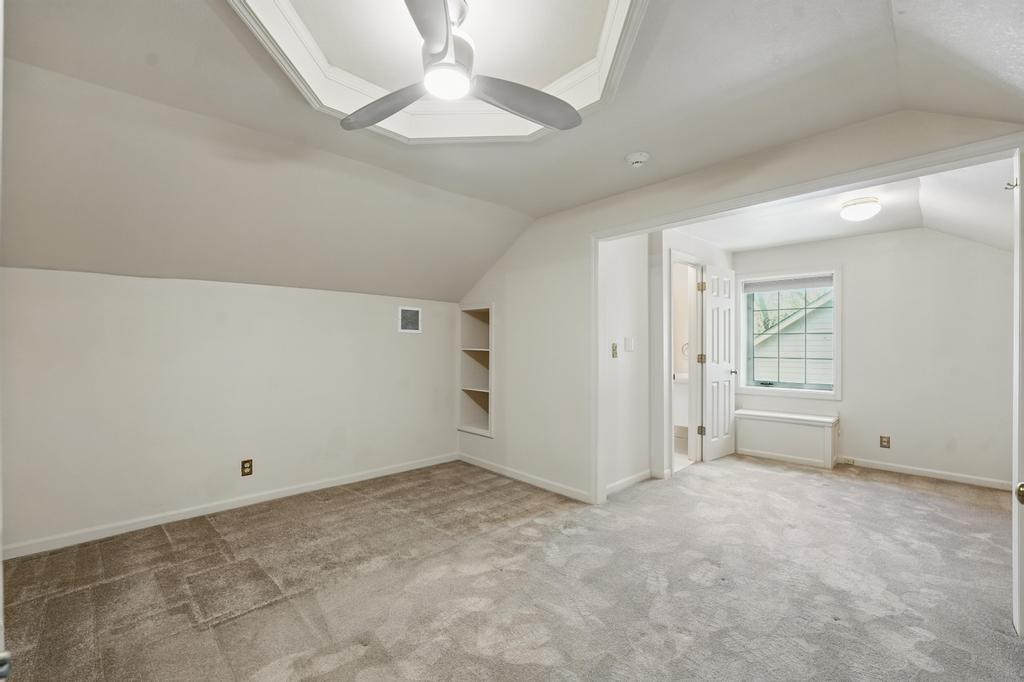 1548 NE Woods Chapel Road