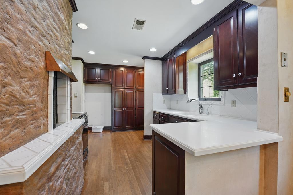 1548 NE Woods Chapel Road