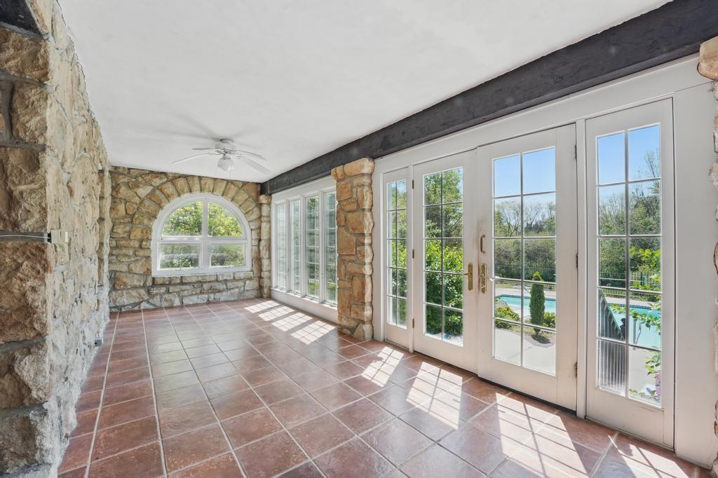 1548 NE Woods Chapel Road