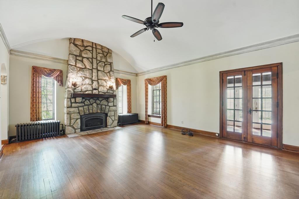1548 NE Woods Chapel Road