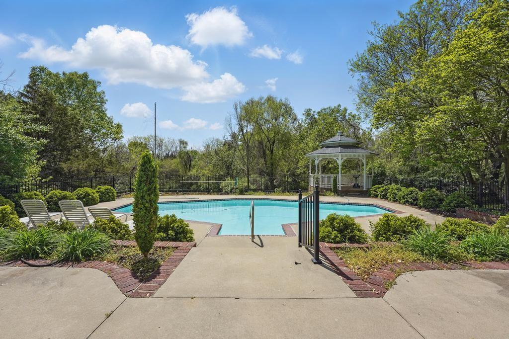 1548 NE Woods Chapel Road