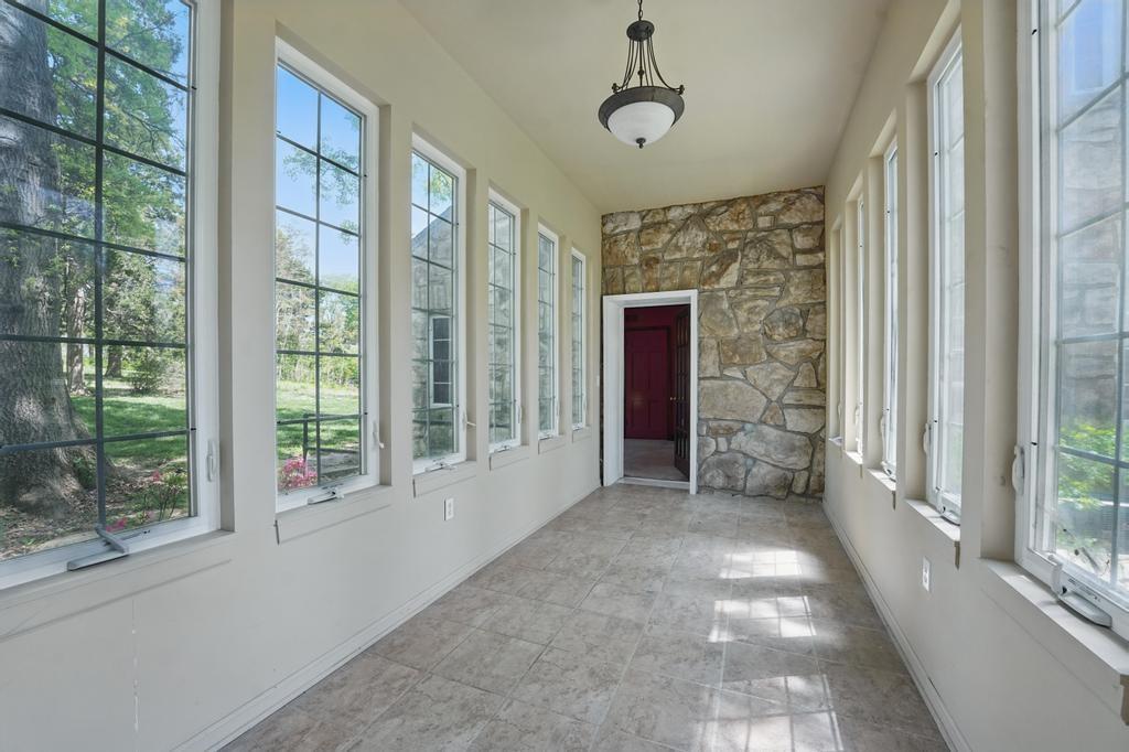1548 NE Woods Chapel Road
