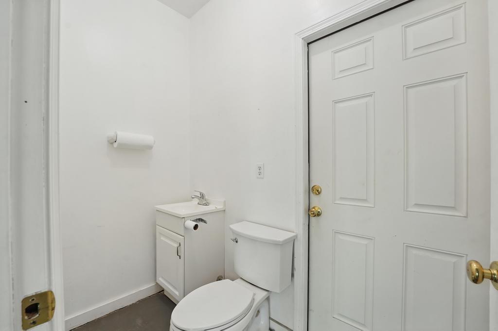 1548 NE Woods Chapel Road