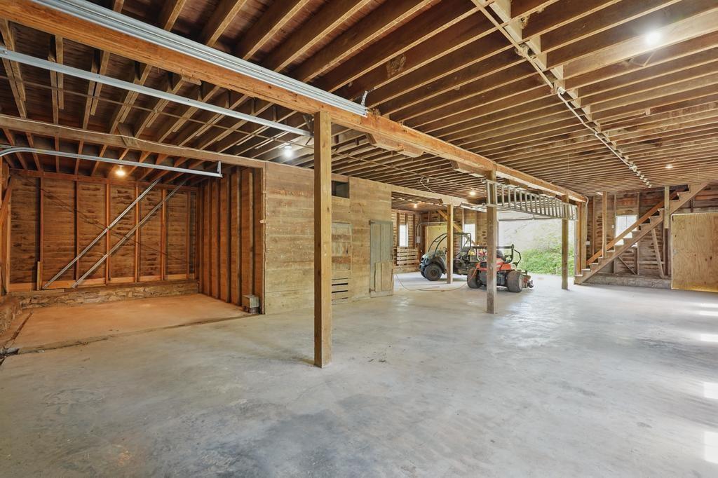 1548 NE Woods Chapel Road
