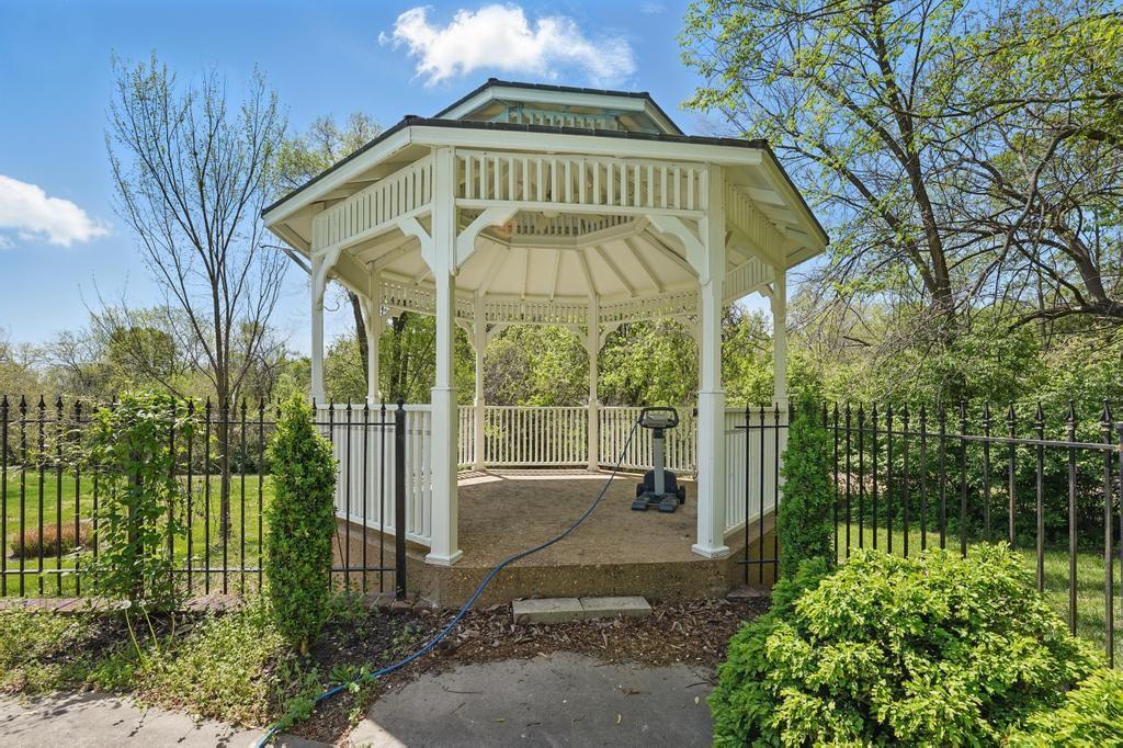 1548 NE Woods Chapel Road