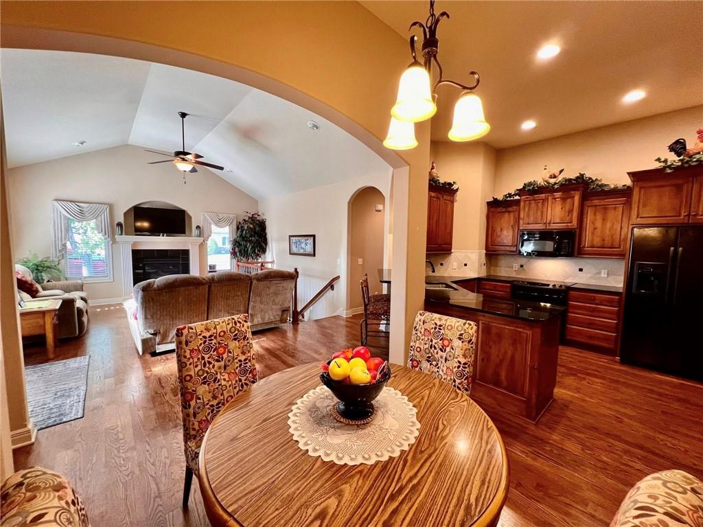 4149 NE Chapel Manor Drive