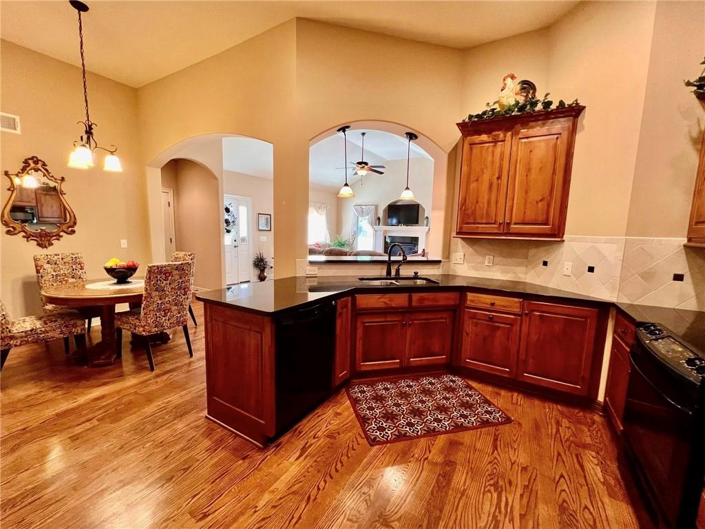 4149 NE Chapel Manor Drive