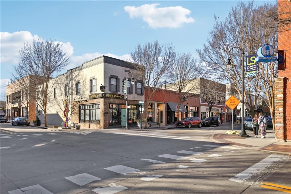4 NE Green Street