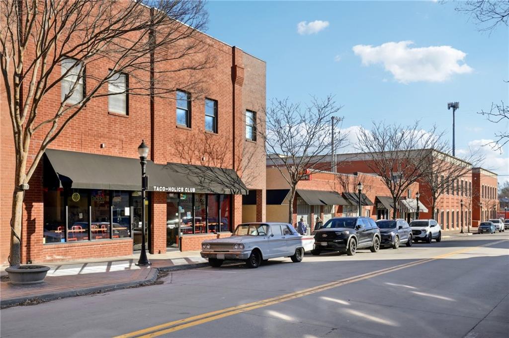 4 NE Green Street
