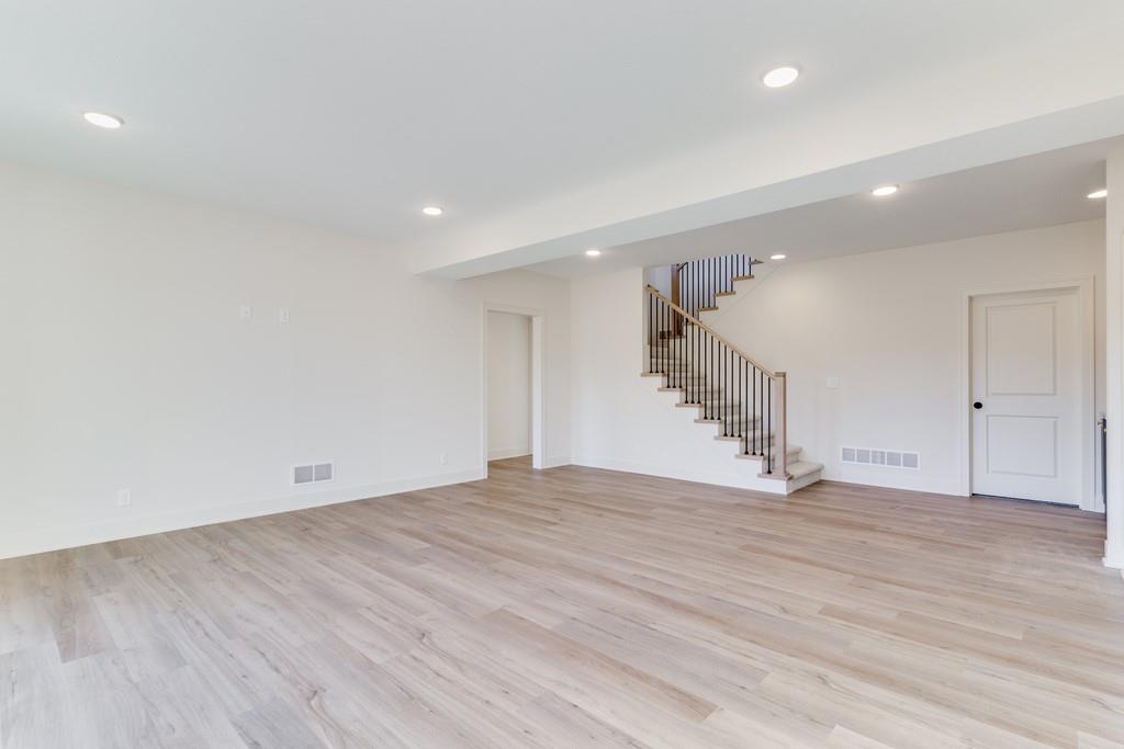1839 Woodward Circle
