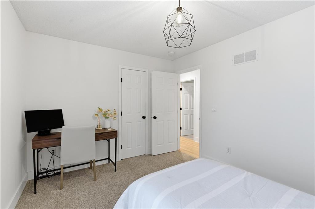 328 SW Chatham Court