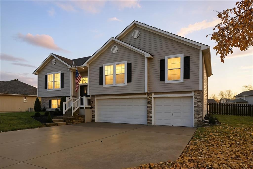 328 SW Chatham Court