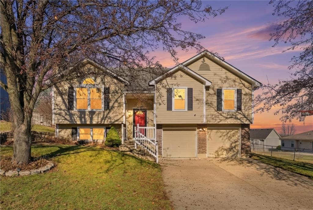 1214 SW Windcrest Court