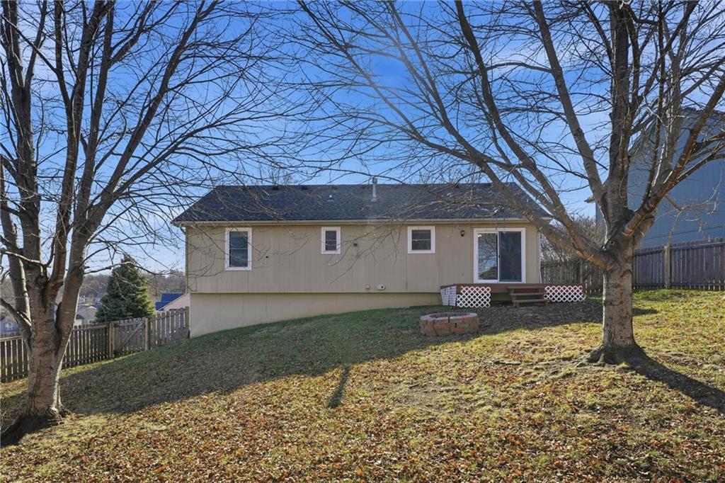 1214 SW Windcrest Court