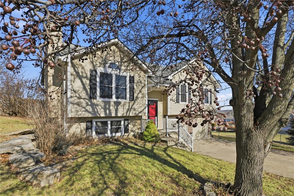 1214 SW Windcrest Court