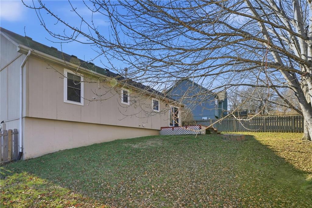 1214 SW Windcrest Court