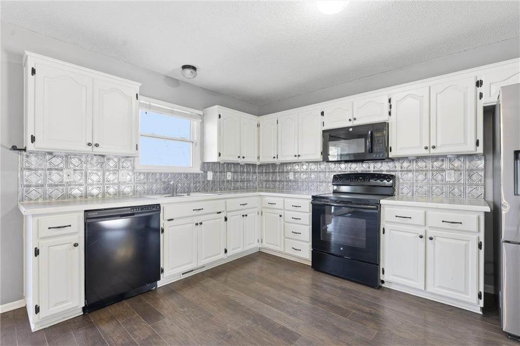 1214 SW Windcrest Court
