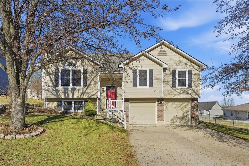 1214 SW Windcrest Court