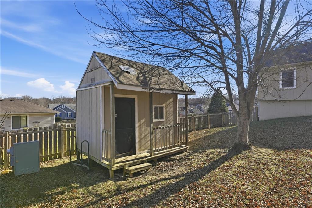 1214 SW Windcrest Court