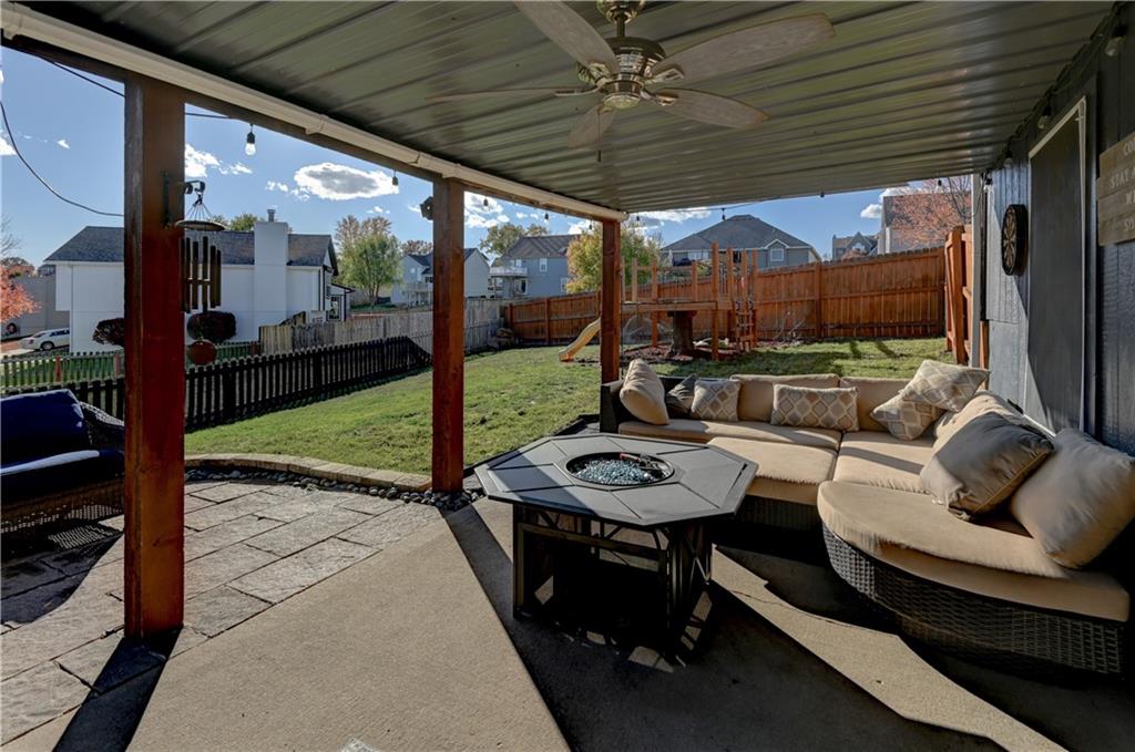 1005 NE Scenic Court
