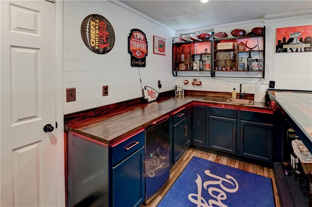 1005 NE Scenic Court