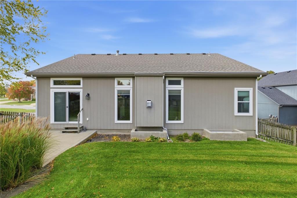 1009 SW Blazing Star Drive