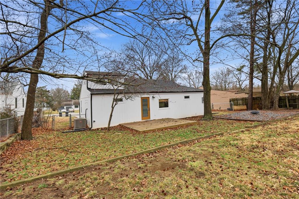 504 NW Holly Lane