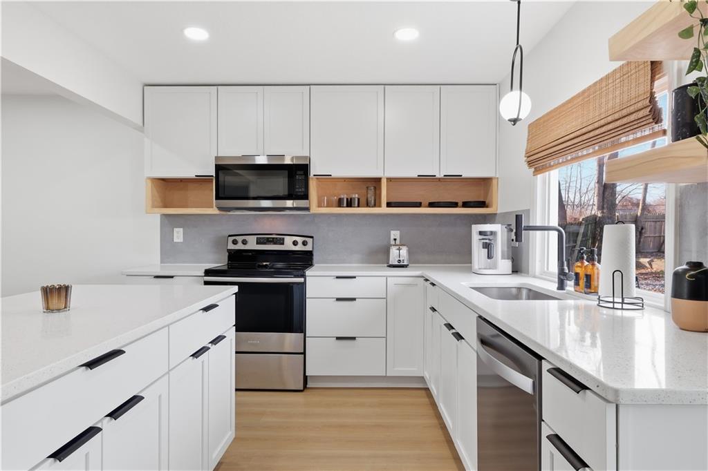 504 NW Holly Lane
