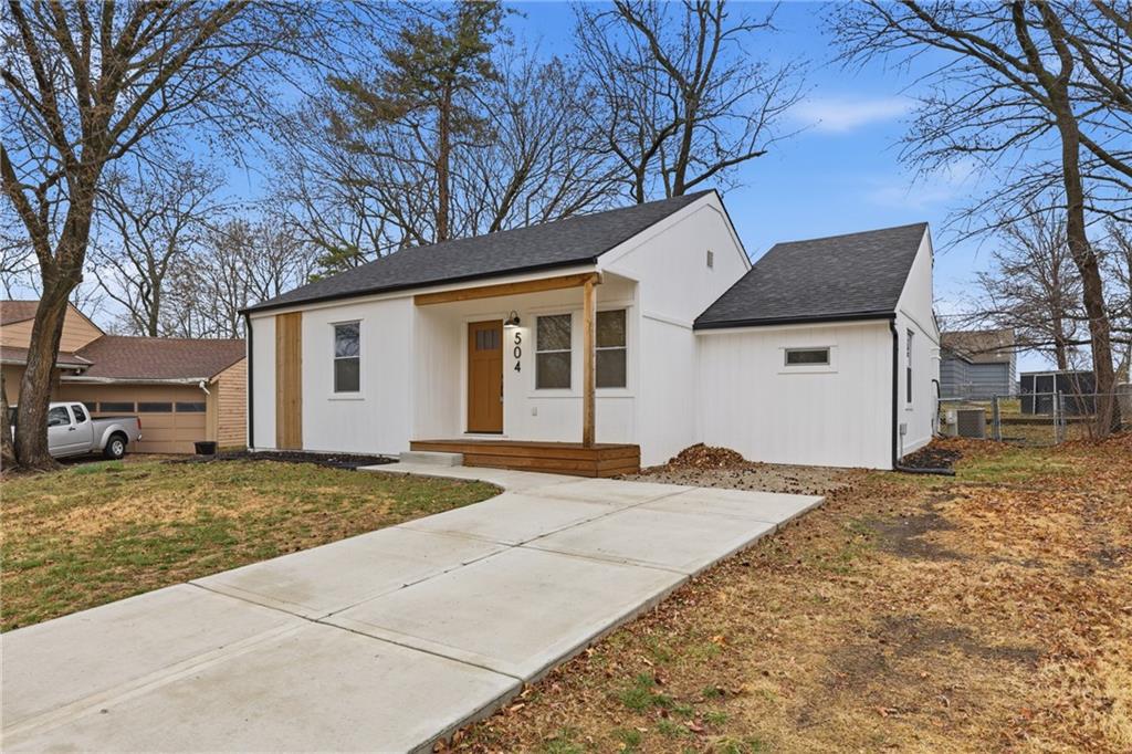 504 NW Holly Lane