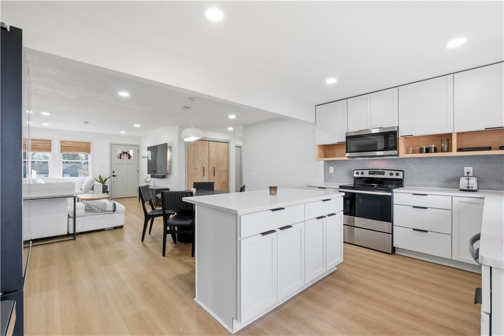 504 NW Holly Lane