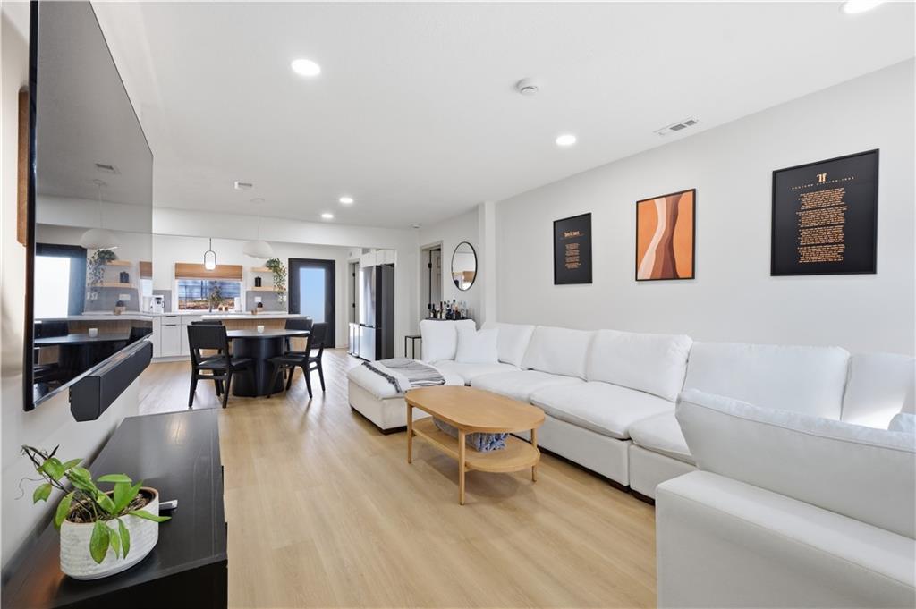 504 NW Holly Lane