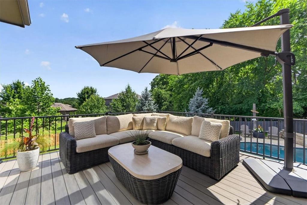 1301 NE TIMBERLINE Court