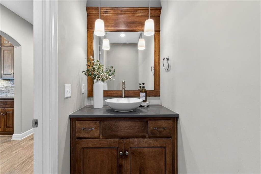 1301 NE TIMBERLINE Court