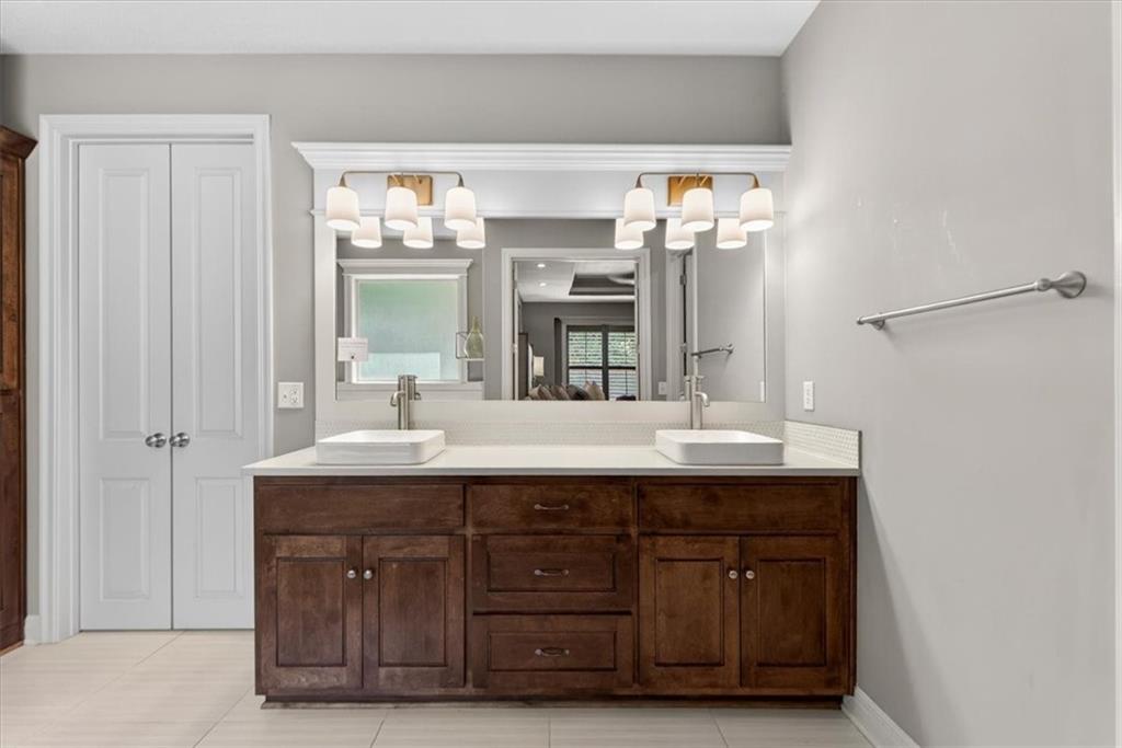 1301 NE TIMBERLINE Court