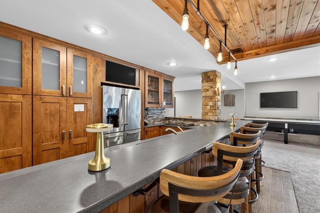 1301 NE TIMBERLINE Court