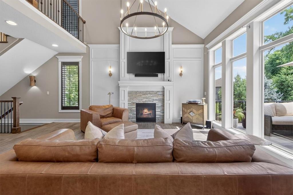1301 NE TIMBERLINE Court