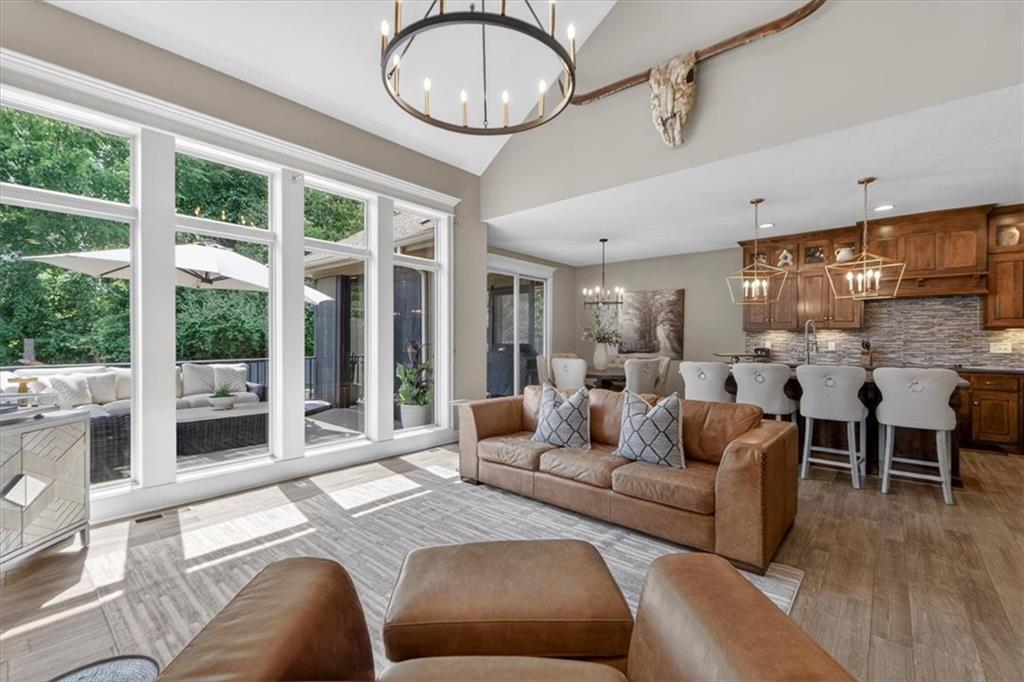 1301 NE TIMBERLINE Court