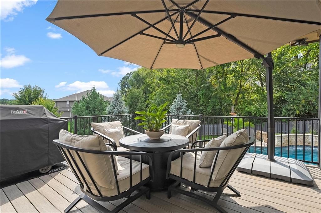 1301 NE TIMBERLINE Court