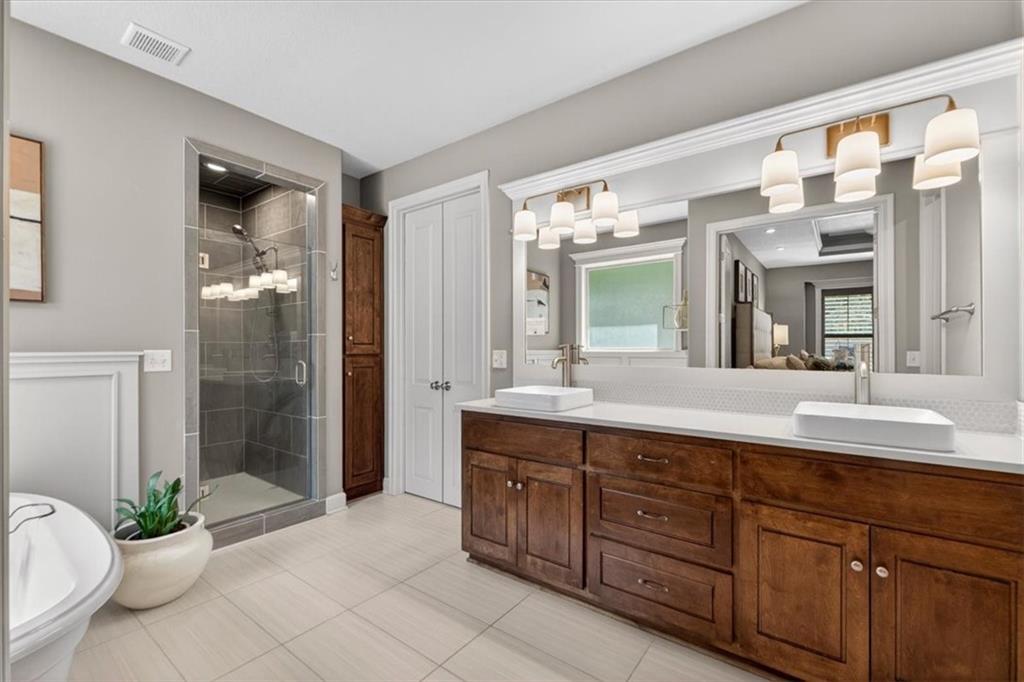 1301 NE TIMBERLINE Court