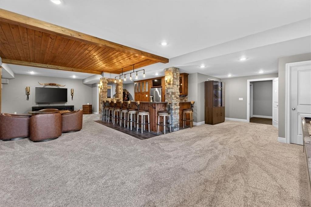 1301 NE TIMBERLINE Court