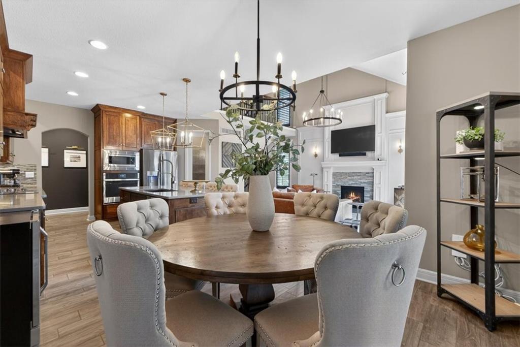 1301 NE TIMBERLINE Court