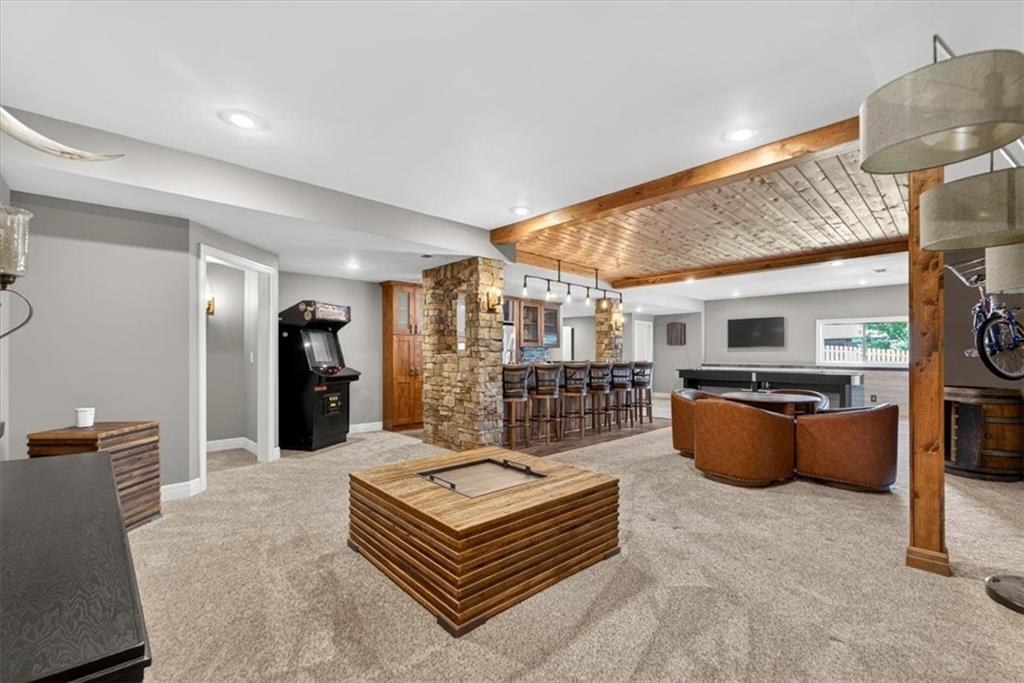 1301 NE TIMBERLINE Court