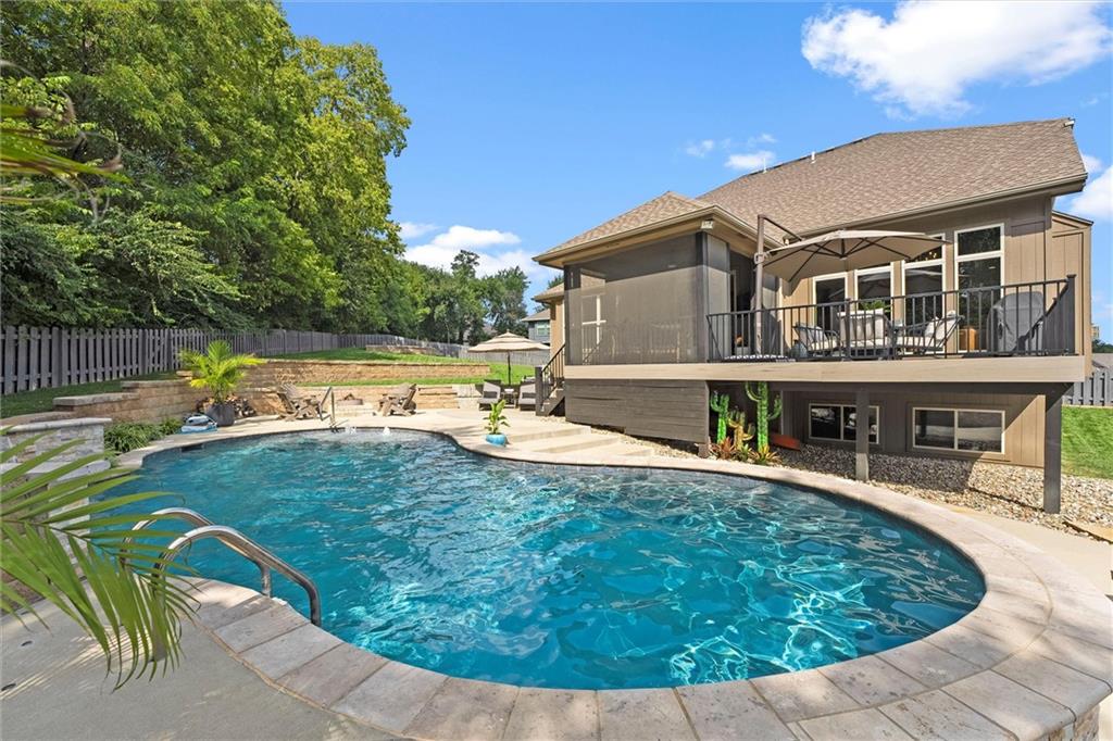 1301 NE TIMBERLINE Court