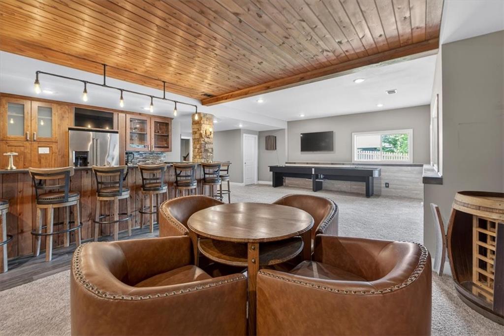 1301 NE TIMBERLINE Court