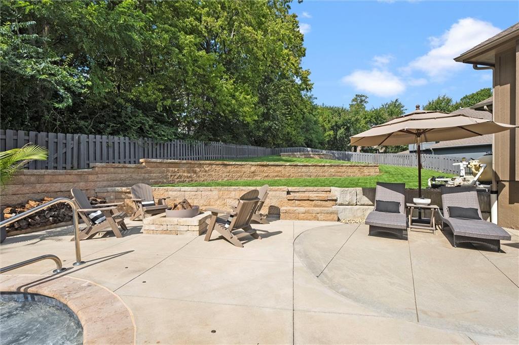 1301 NE TIMBERLINE Court
