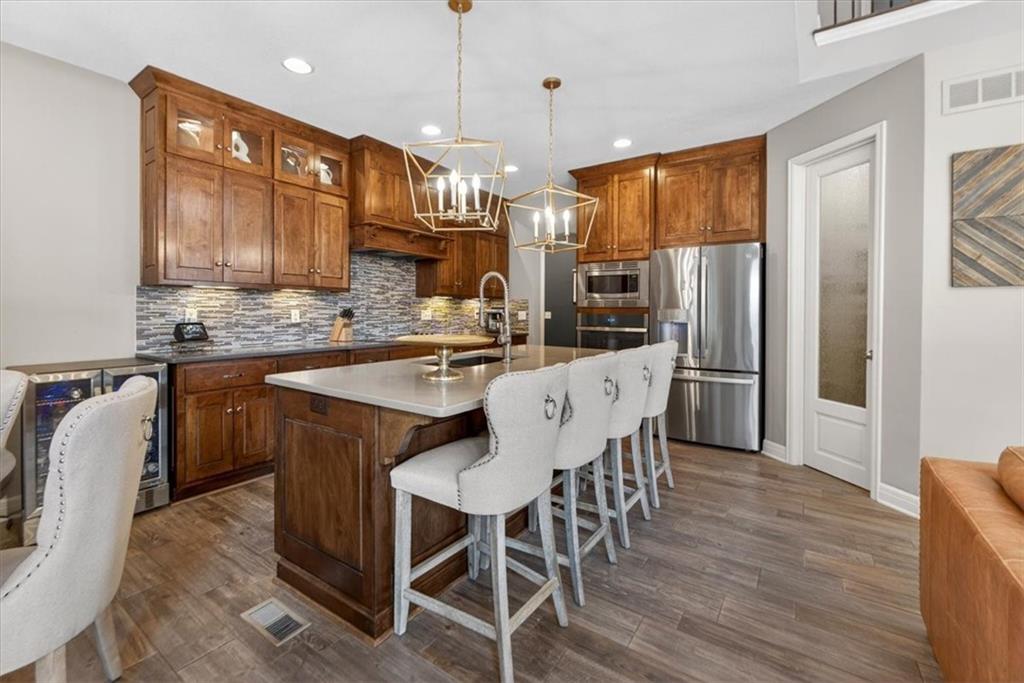 1301 NE TIMBERLINE Court