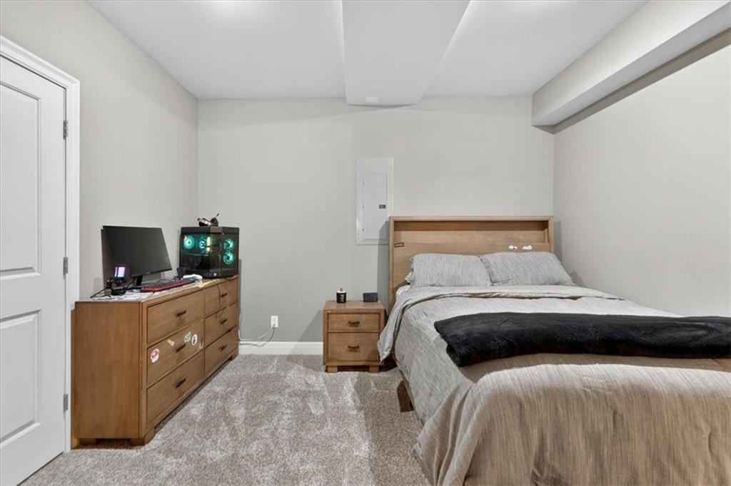 1301 NE TIMBERLINE Court