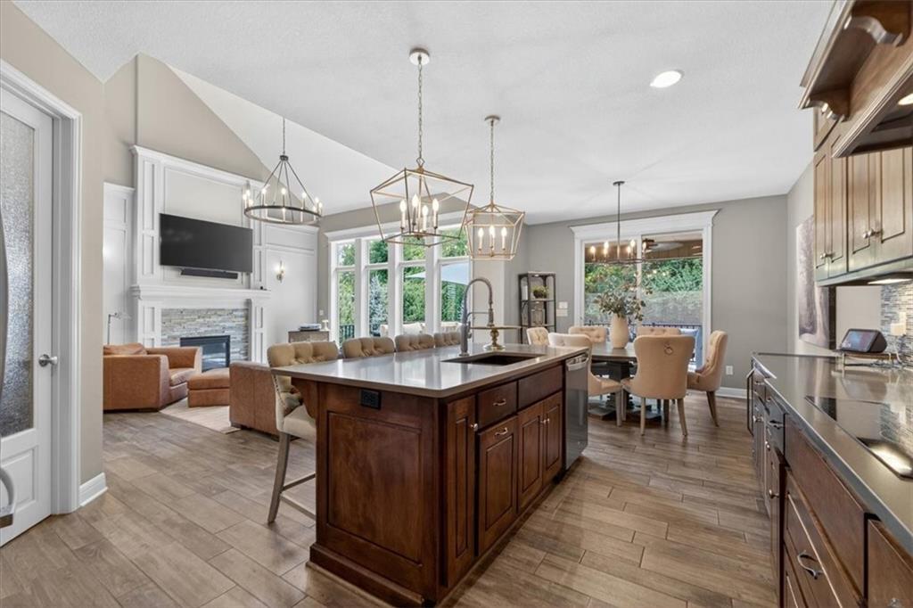 1301 NE TIMBERLINE Court
