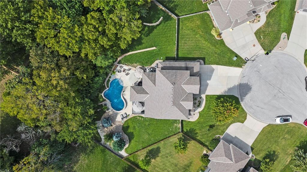 1301 NE TIMBERLINE Court