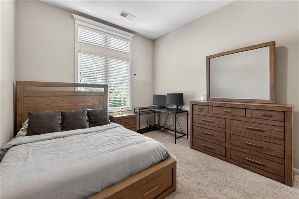 1301 NE TIMBERLINE Court